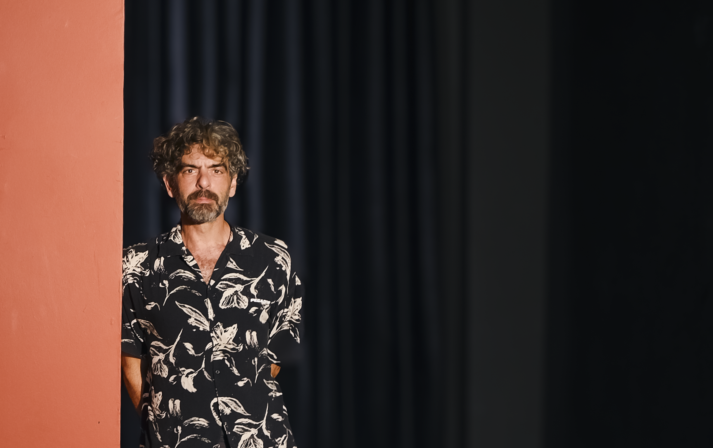 Mehmet Ali Nuroğlu “Dünyada” ile sahnede